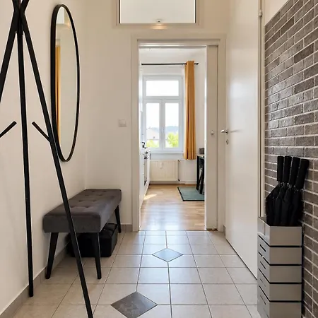 Apartment Urban Oasis